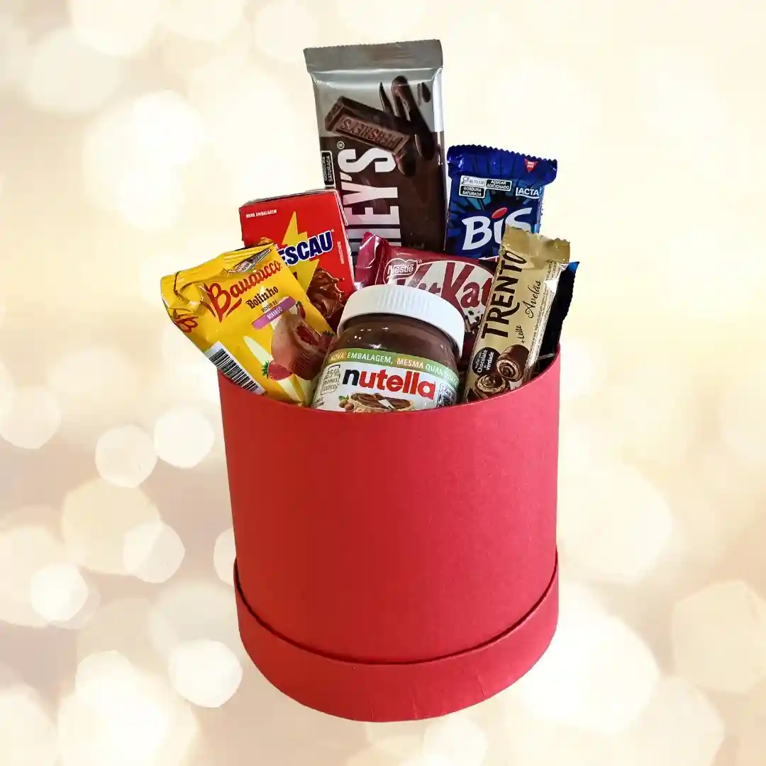 Box Explosão de Doçura: uma seleção irresistível de chocolates e doces variados. Ideal para presentear com sabor e carinho. Entrega em Porto Alegre.