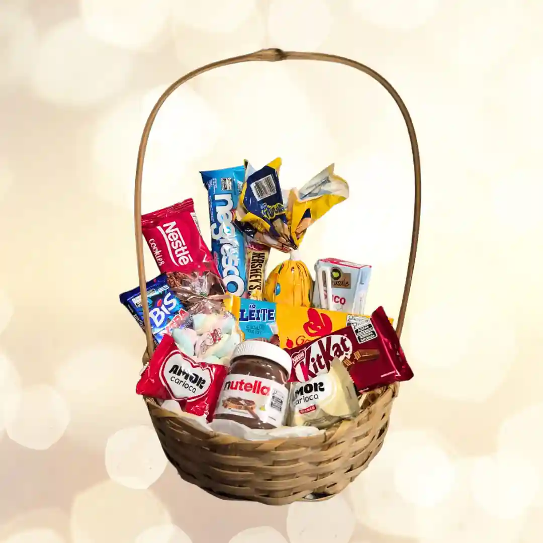 Cesta de Páscoa com chocolates, Nutella e doces em Porto Alegre